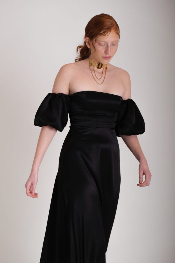 Kynthia (Black)