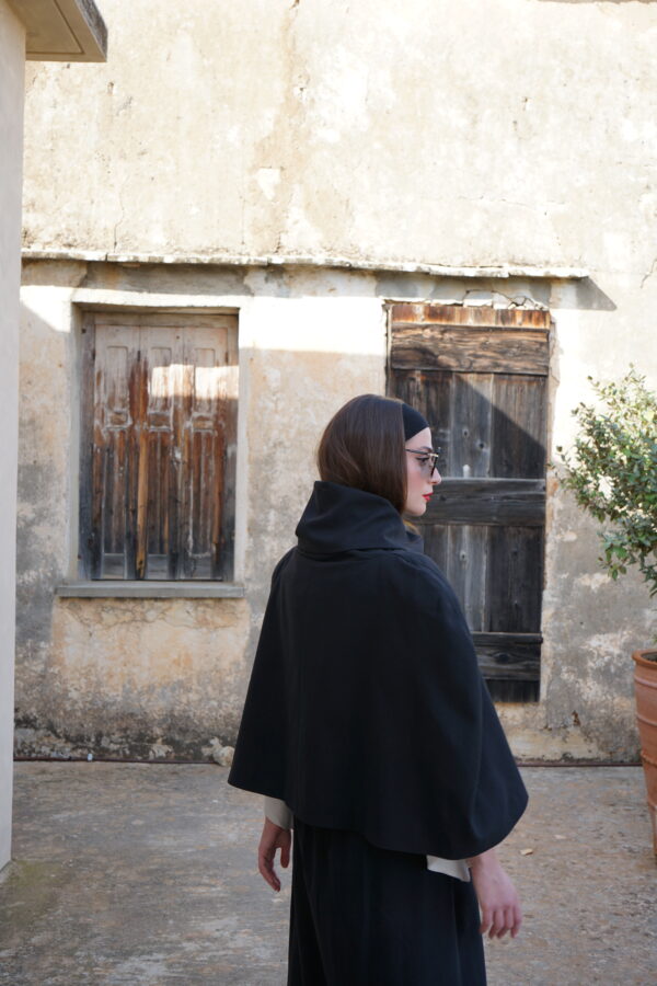 Solstice (Cape - Black)