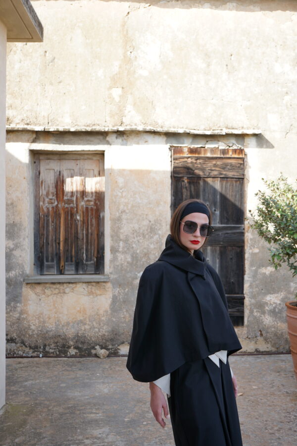 Solstice (Cape - Black)